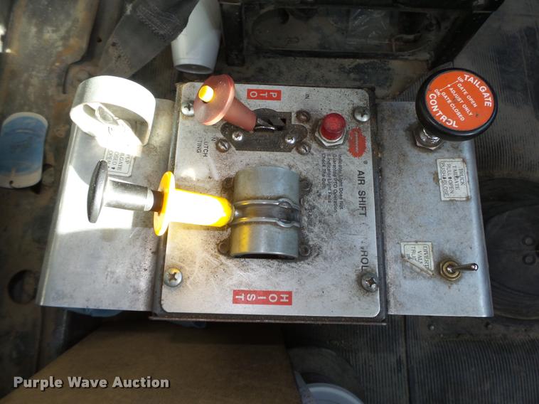 image for item L4111 2000 Mack RD688S dump truck