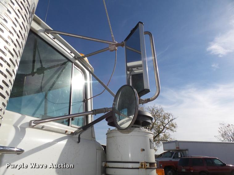 image for item L4111 2000 Mack RD688S dump truck