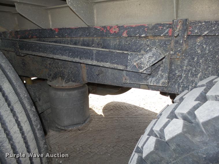 image for item L4111 2000 Mack RD688S dump truck