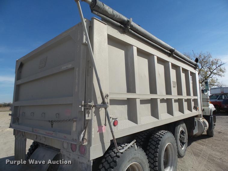 image for item L4111 2000 Mack RD688S dump truck