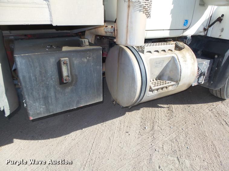 image for item L4111 2000 Mack RD688S dump truck