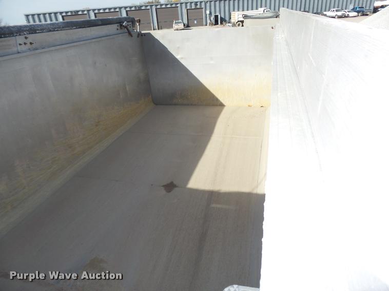 image for item L4111 2000 Mack RD688S dump truck