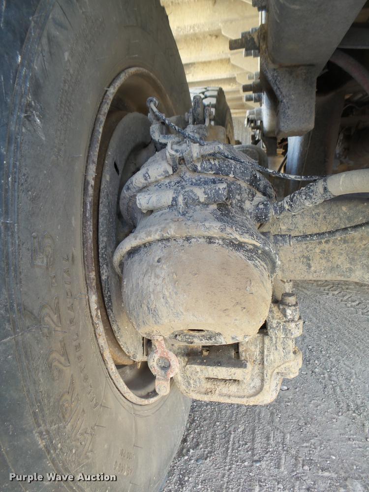 image for item L4111 2000 Mack RD688S dump truck