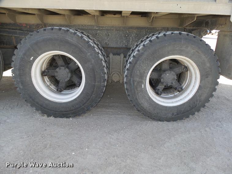 image for item L4111 2000 Mack RD688S dump truck