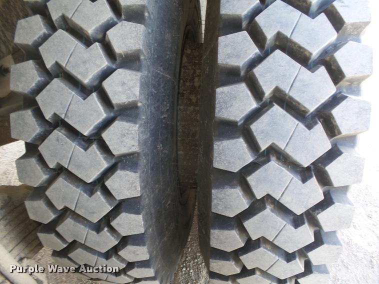 image for item L4111 2000 Mack RD688S dump truck