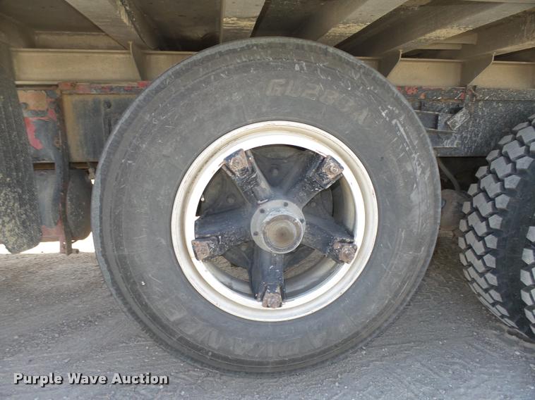 image for item L4111 2000 Mack RD688S dump truck