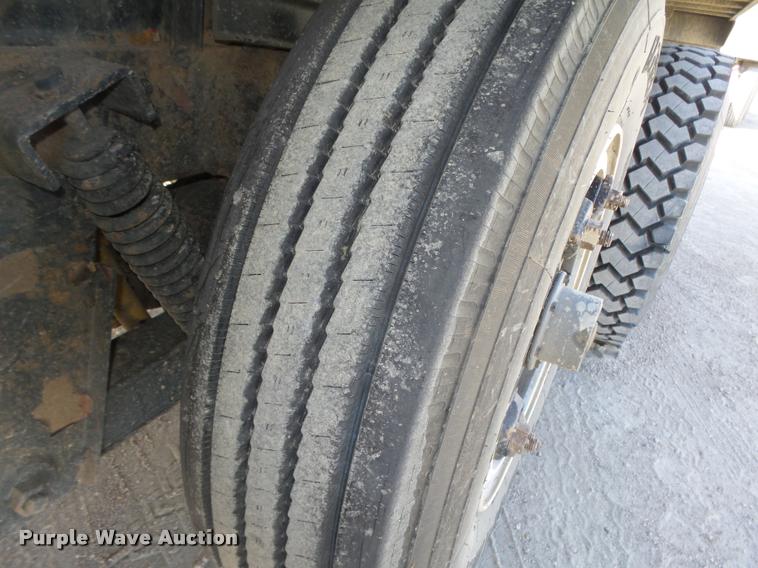 image for item L4111 2000 Mack RD688S dump truck