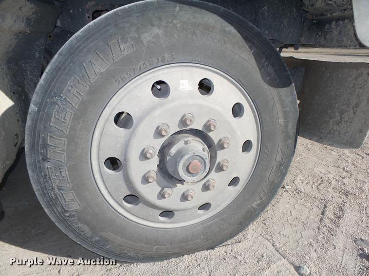 image for item L4111 2000 Mack RD688S dump truck