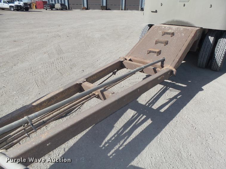 image for item L4112 2000 East 800R end dump pup trailer