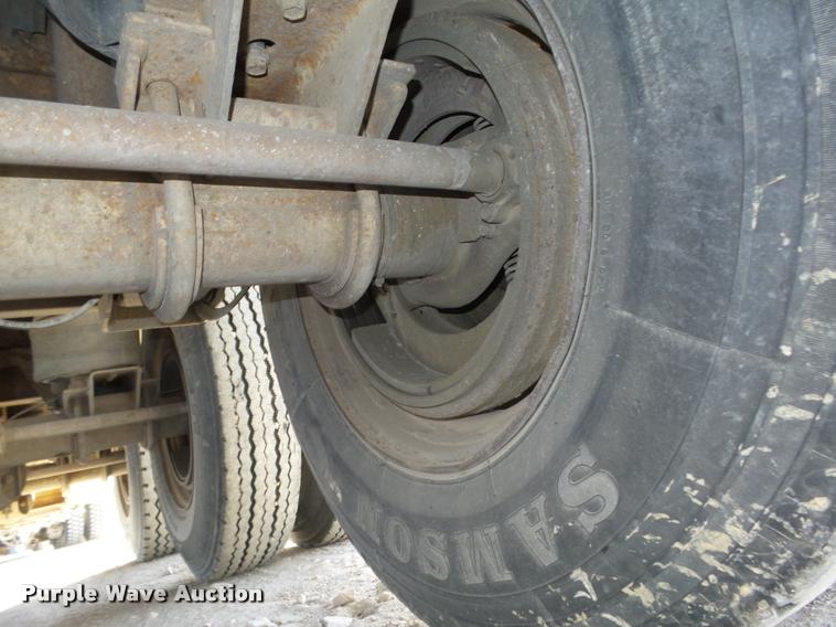 image for item L4112 2000 East 800R end dump pup trailer