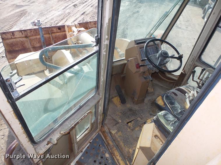 image for item L4113 Komatsu WA500-1 wheel loader