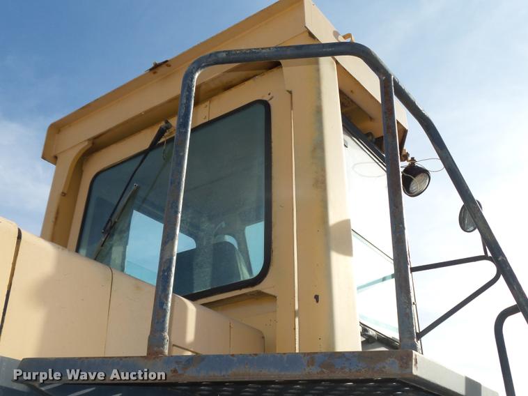 image for item L4113 Komatsu WA500-1 wheel loader