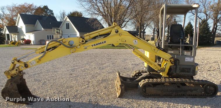 image for item L4121 2007 Yanmar VI035-5 mini excavator