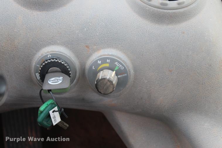 image for item L4852 2006 Volvo L70E wheel loader