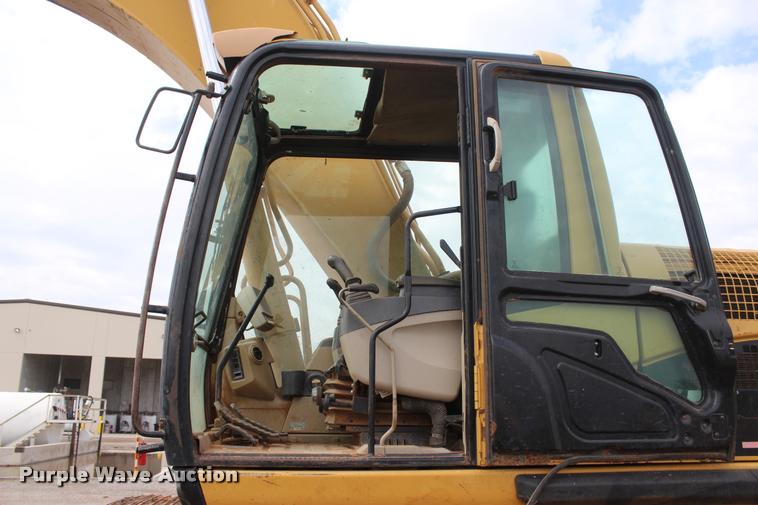 image for item L4854 2002 Caterpillar 330C L excavator