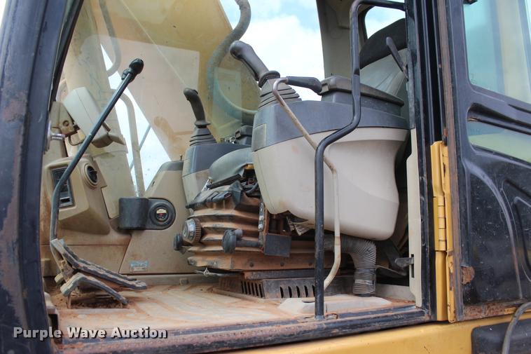 image for item L4854 2002 Caterpillar 330C L excavator