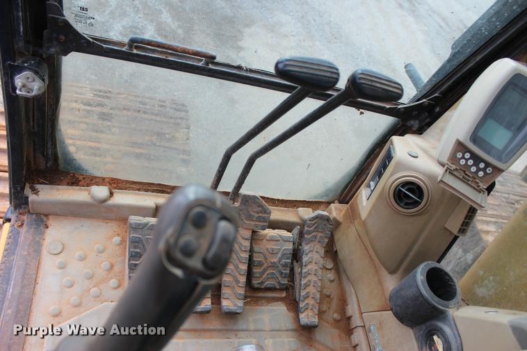 image for item L4854 2002 Caterpillar 330C L excavator