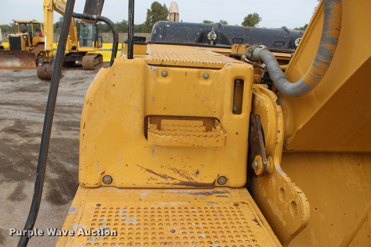 image for item L4854 2002 Caterpillar 330C L excavator