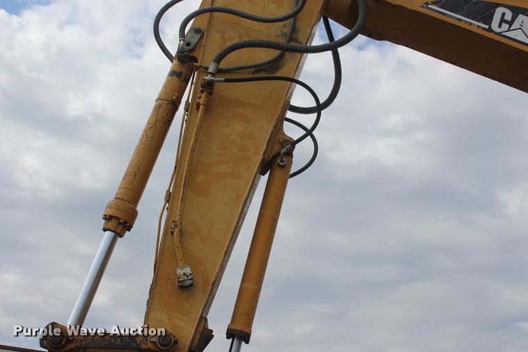 image for item L4854 2002 Caterpillar 330C L excavator