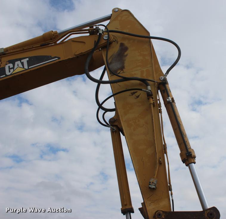 image for item L4854 2002 Caterpillar 330C L excavator