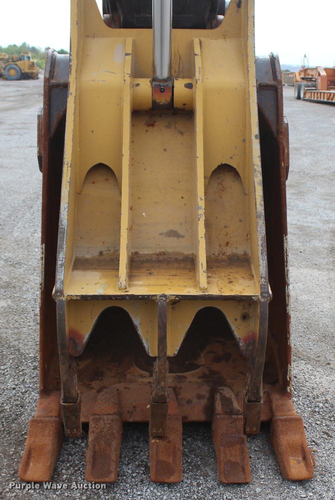 image for item L4854 2002 Caterpillar 330C L excavator