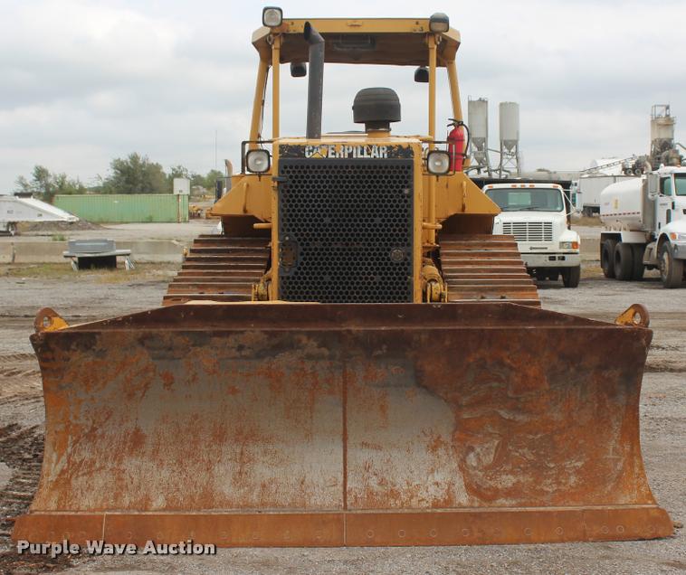 image for item L4856 1998 Caterpillar D6M dozer