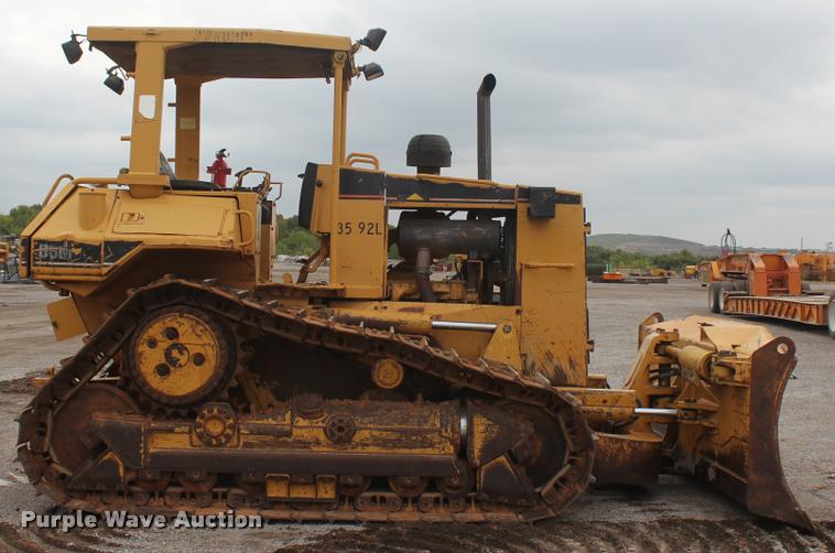 image for item L4856 1998 Caterpillar D6M dozer