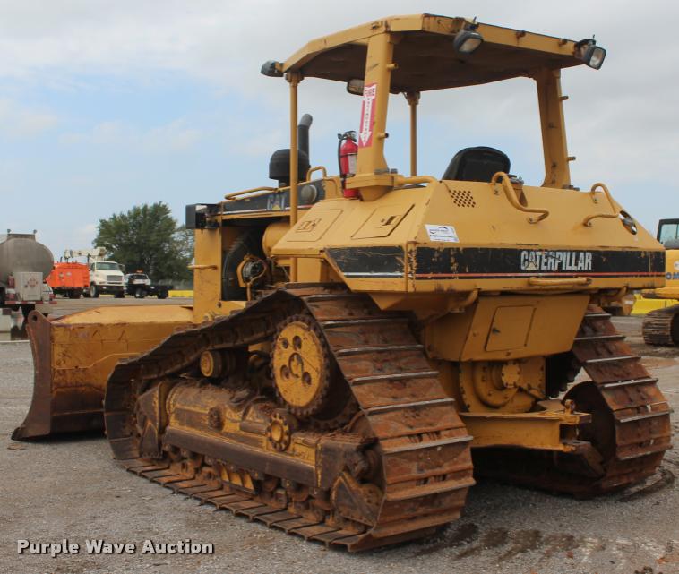 image for item L4856 1998 Caterpillar D6M dozer