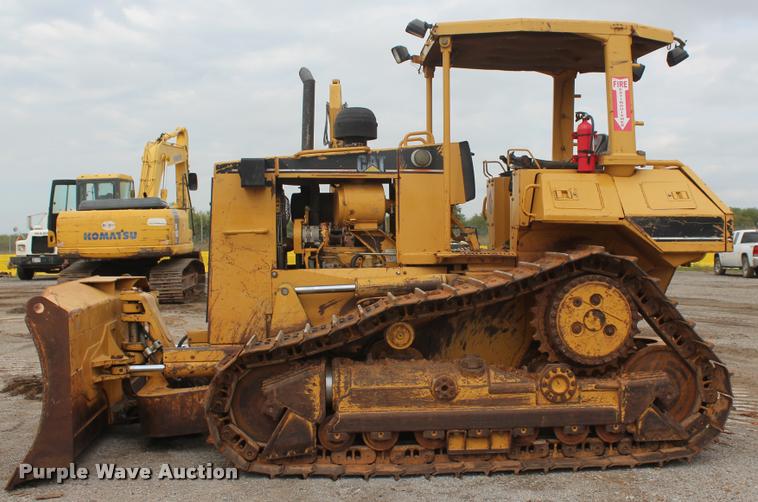 image for item L4856 1998 Caterpillar D6M dozer