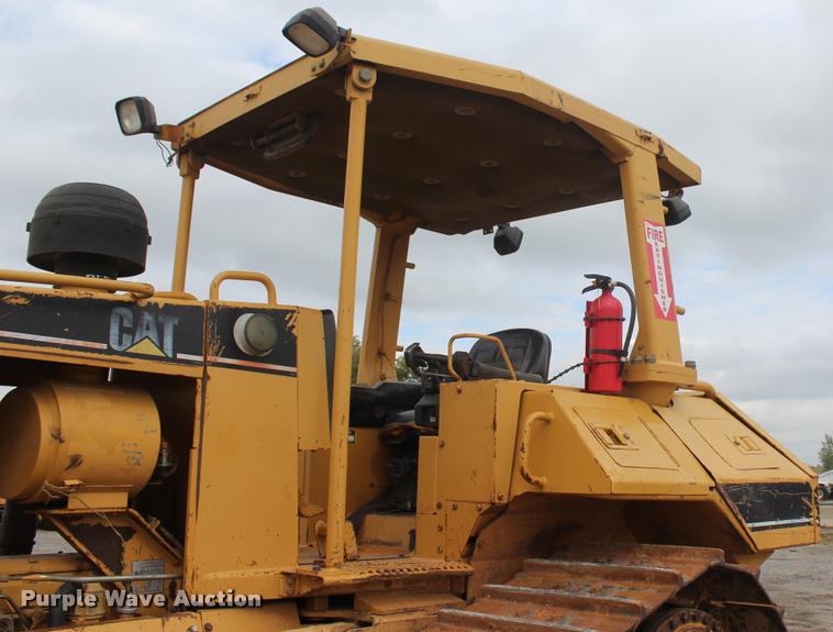 image for item L4856 1998 Caterpillar D6M dozer