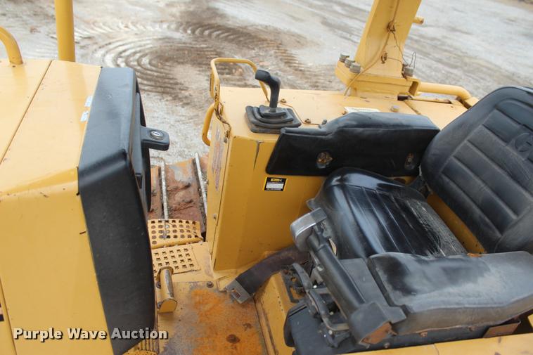 image for item L4856 1998 Caterpillar D6M dozer