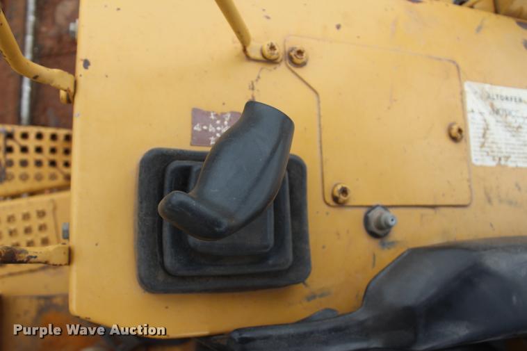 image for item L4856 1998 Caterpillar D6M dozer