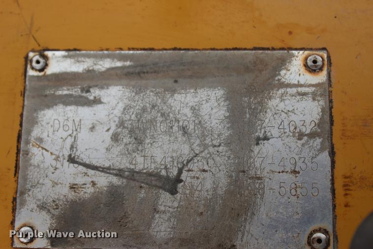 image for item L4856 1998 Caterpillar D6M dozer