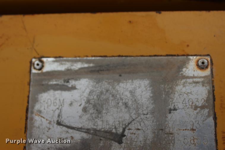 image for item L4856 1998 Caterpillar D6M dozer