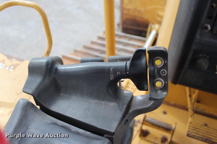image for item L4856 1998 Caterpillar D6M dozer