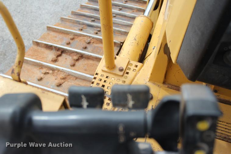 image for item L4856 1998 Caterpillar D6M dozer