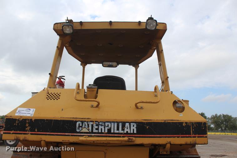 image for item L4856 1998 Caterpillar D6M dozer