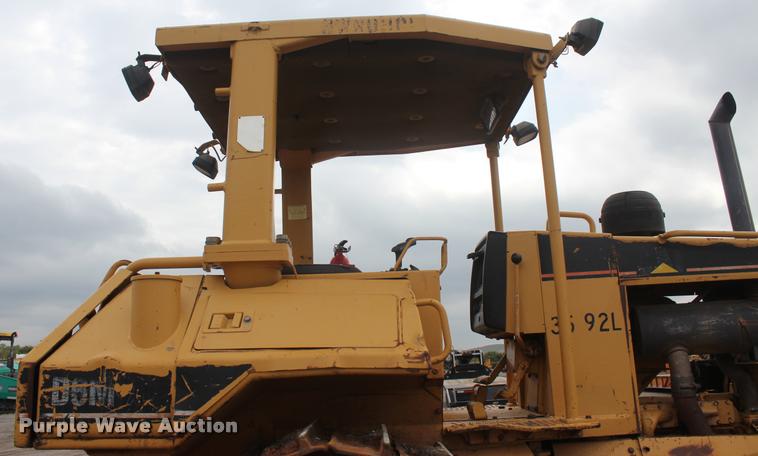 image for item L4856 1998 Caterpillar D6M dozer