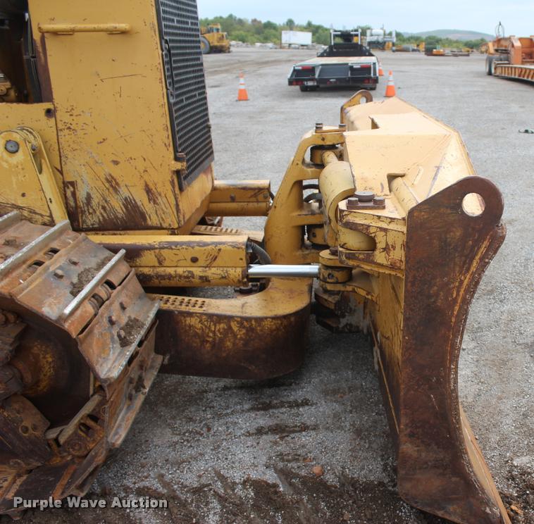 image for item L4856 1998 Caterpillar D6M dozer
