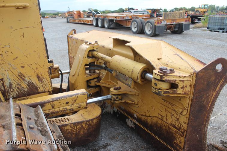 image for item L4856 1998 Caterpillar D6M dozer