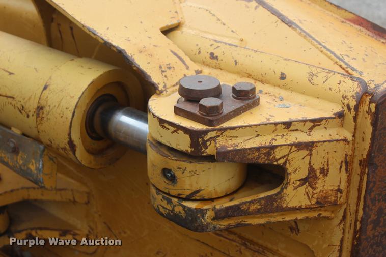 image for item L4856 1998 Caterpillar D6M dozer