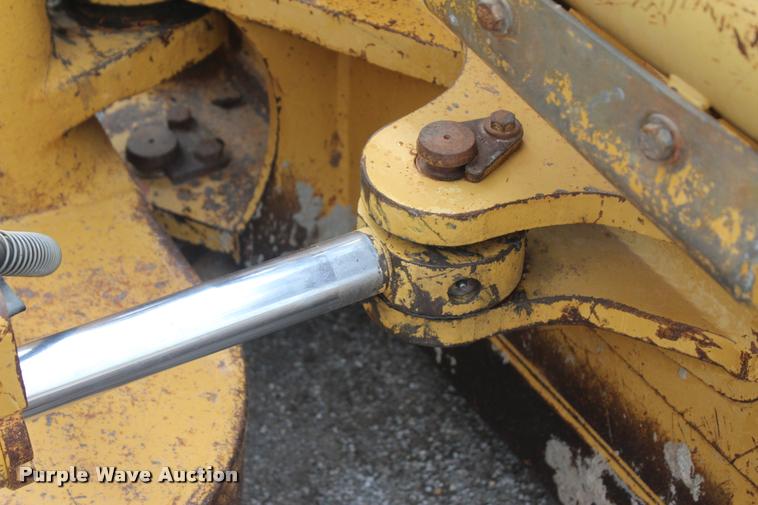 image for item L4856 1998 Caterpillar D6M dozer