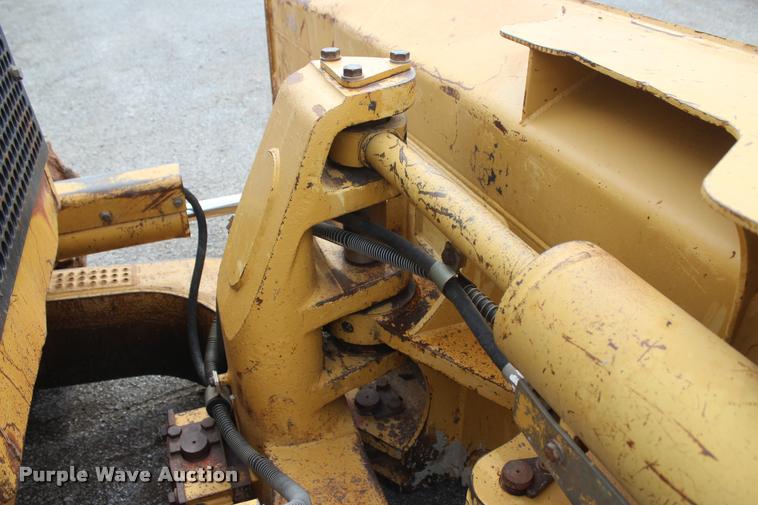 image for item L4856 1998 Caterpillar D6M dozer