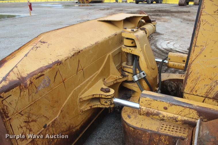 image for item L4856 1998 Caterpillar D6M dozer