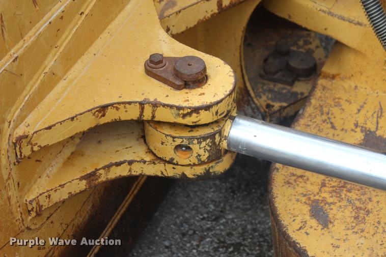 image for item L4856 1998 Caterpillar D6M dozer