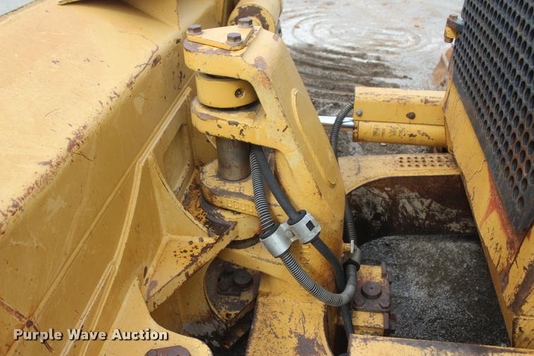 image for item L4856 1998 Caterpillar D6M dozer