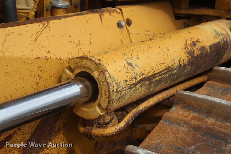 image for item L4856 1998 Caterpillar D6M dozer