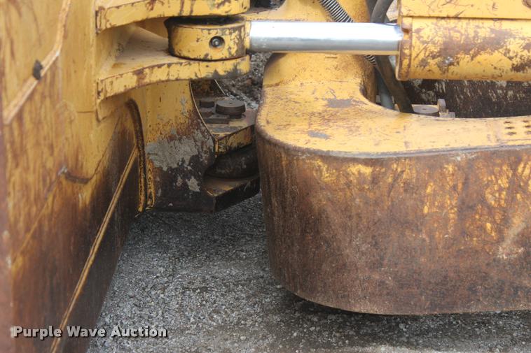 image for item L4856 1998 Caterpillar D6M dozer