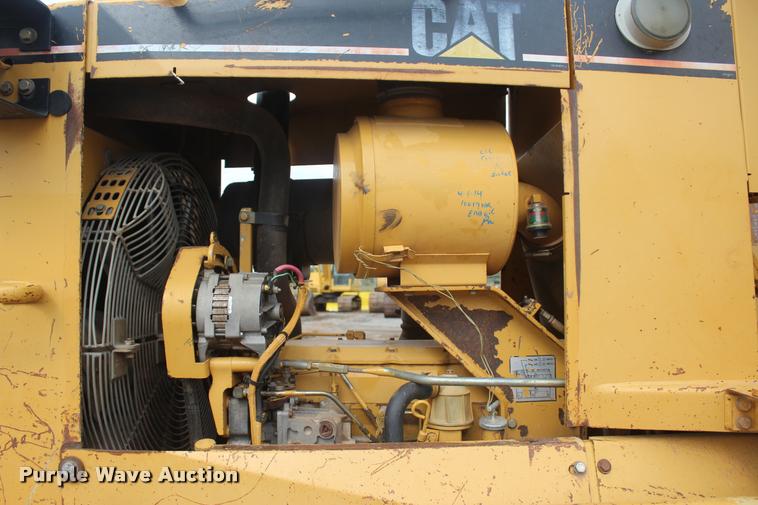 image for item L4856 1998 Caterpillar D6M dozer