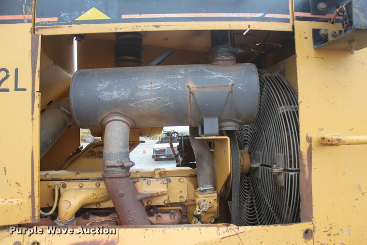 image for item L4856 1998 Caterpillar D6M dozer